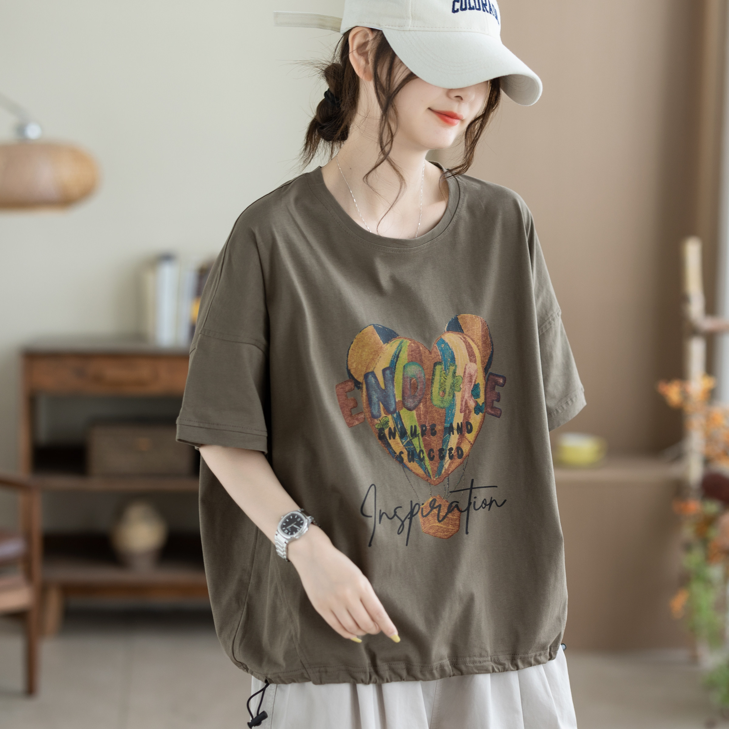 咖咪羽爱心印花圆领短袖女2026韩版时尚气质潮流遮肉减龄女士T恤