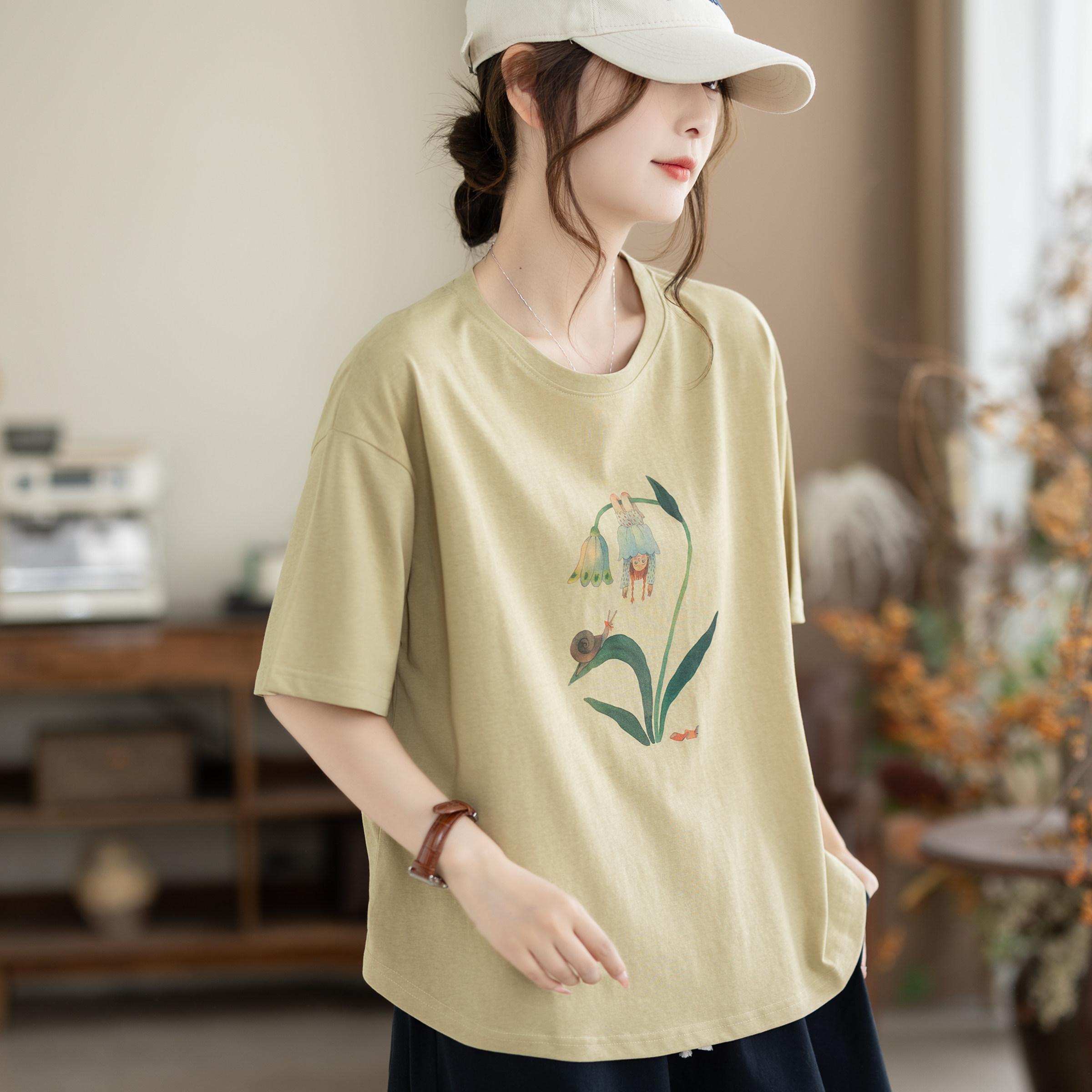 咖咪羽短袖女森系手绘印花深灰色圆领宽松显瘦透气亲肤女装T恤女