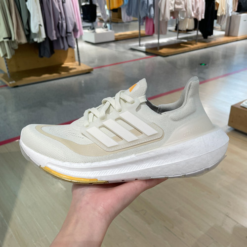 阿迪达斯女鞋2024春季新款ULTRABOOST LIGHT缓震运动跑步鞋ID3318