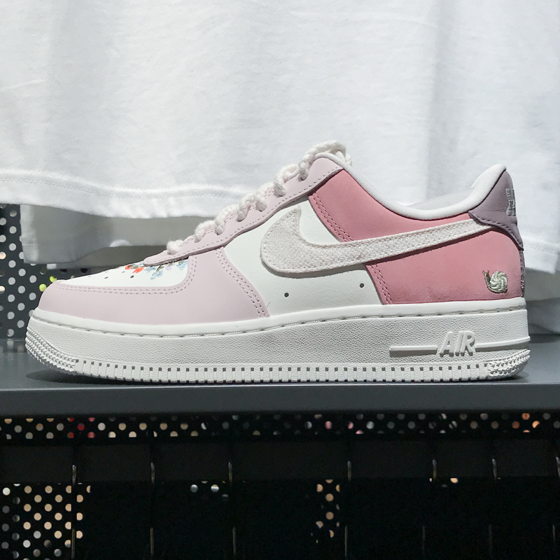 耐克女鞋2025夏季新款空军一号刺绣细节百搭运动鞋板鞋IB8874-111