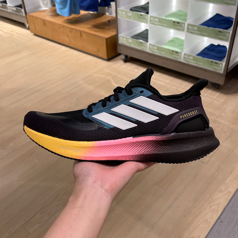 阿迪达斯轻便防滑跑步运动鞋