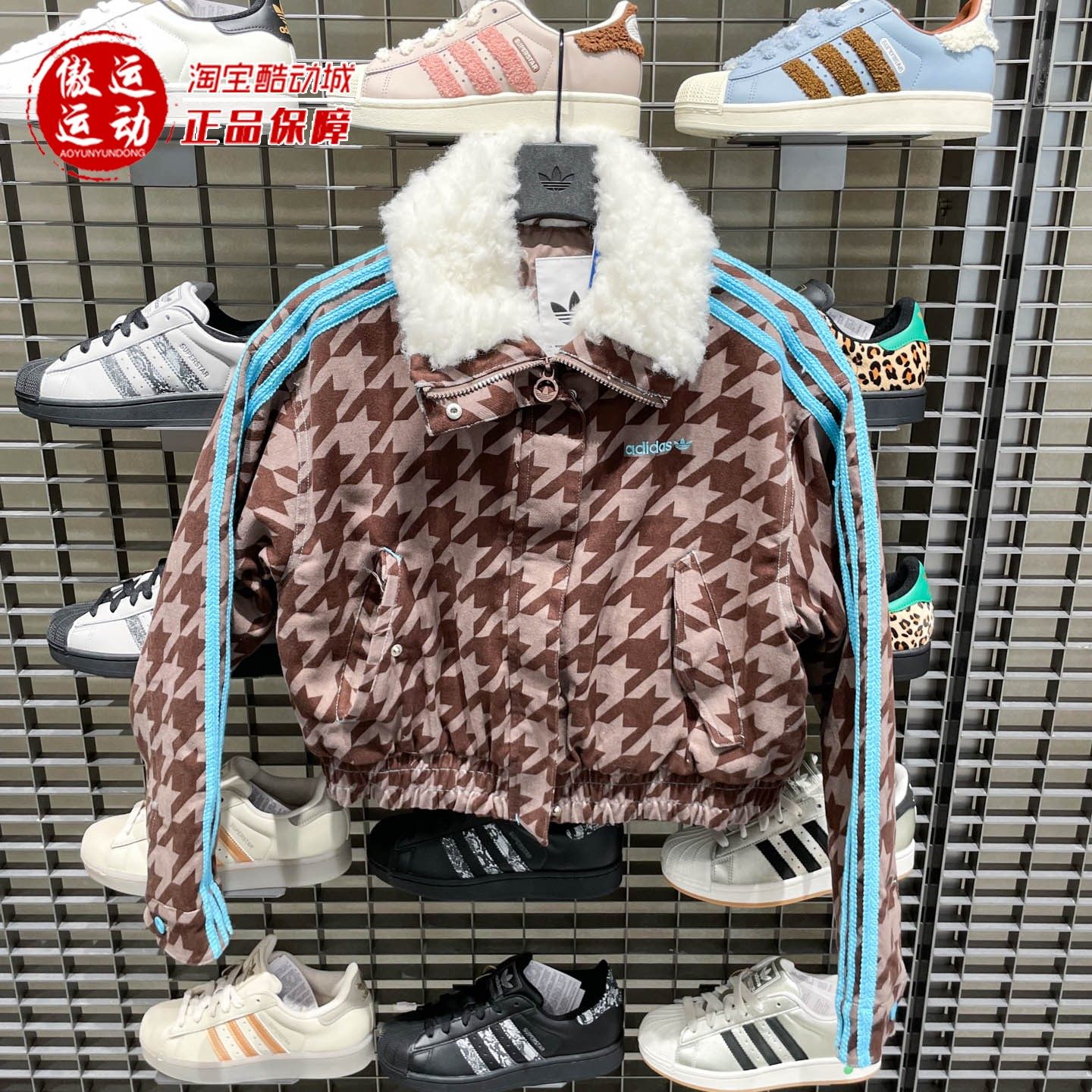 阿迪达斯三叶草女子保暖短款复古千鸟格毛绒翻领棉服2025秋KA9732
