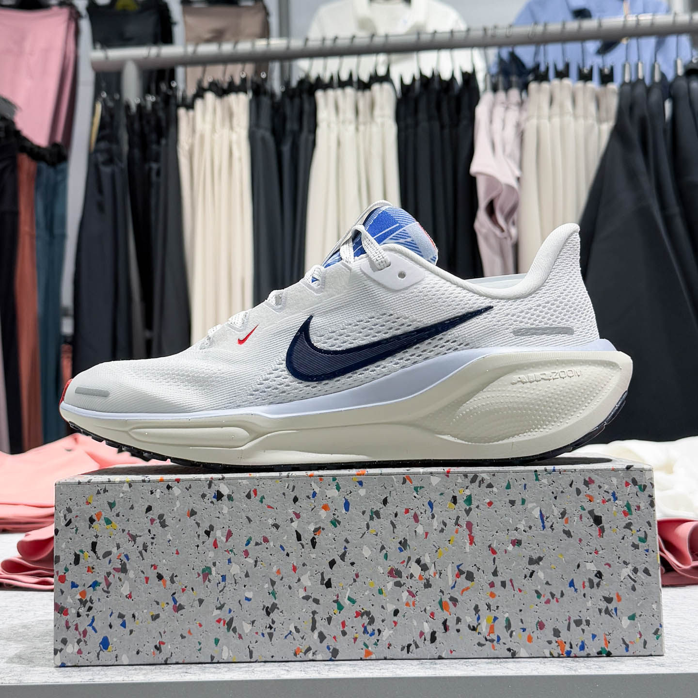 Nike耐克2025夏季大童轻便透气缓震回弹耐磨运动跑步鞋IH7334-140