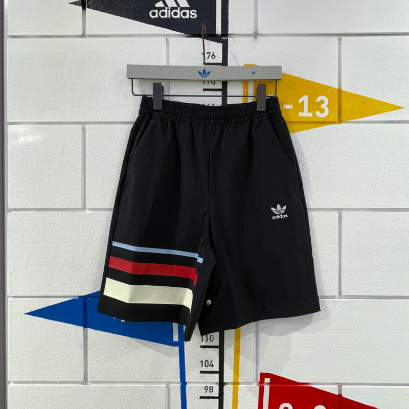阿迪达斯透气舒适经典运动短裤