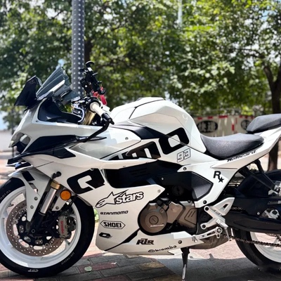 适用钱江赛550s车身赞助商贴纸装饰拉花版画反光头盔A星改装划痕