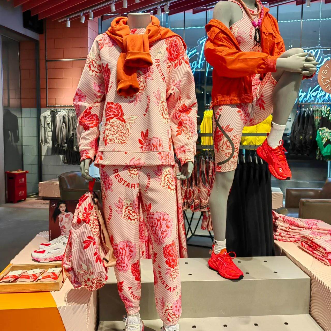 adidasstella圆领运动卫衣