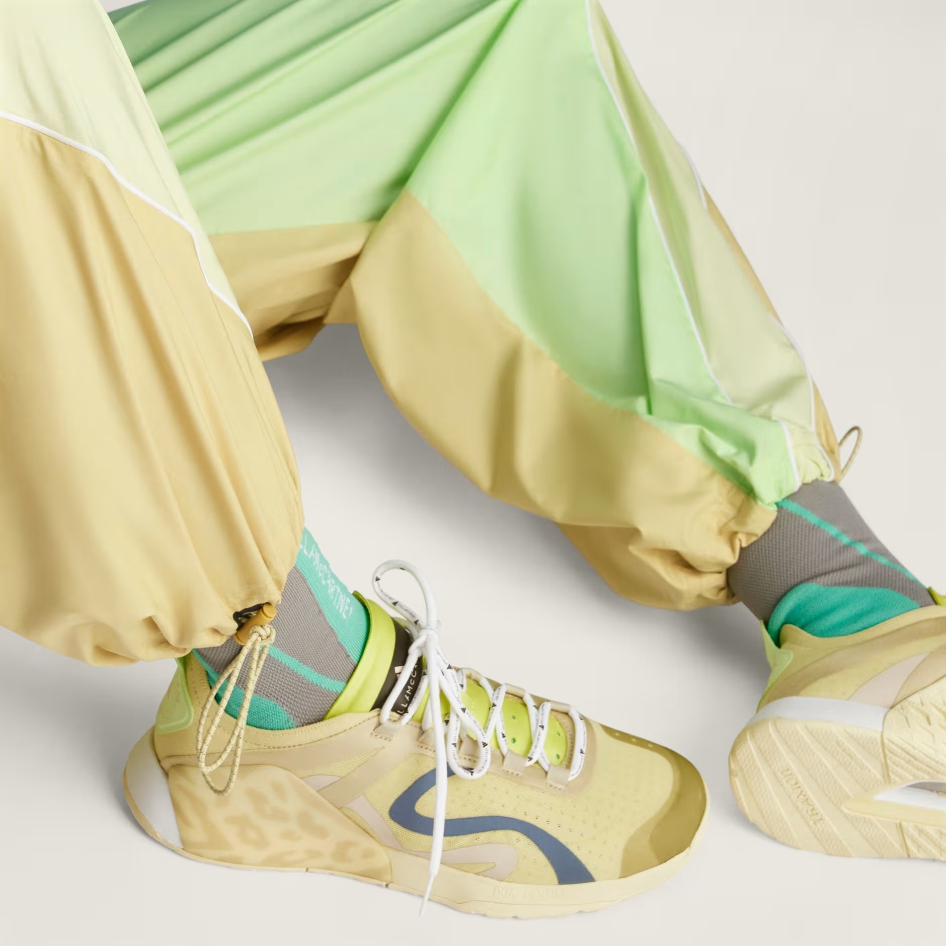 现货adidas stella 新款防滑减震健身运动鞋IG1142 JH8933 JH8934图片