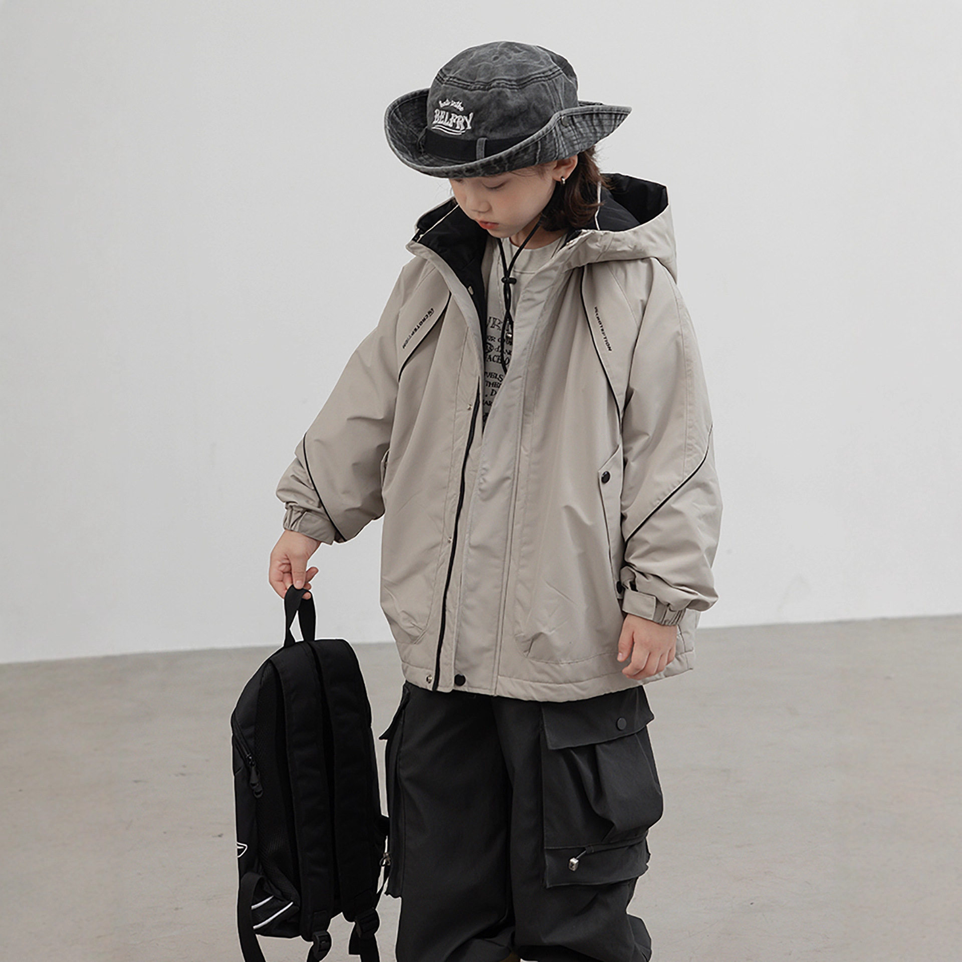 男童冲锋衣三合一秋冬款新款痞帅冬季儿童工装外套大男孩冬装，童装外套，摩比熊