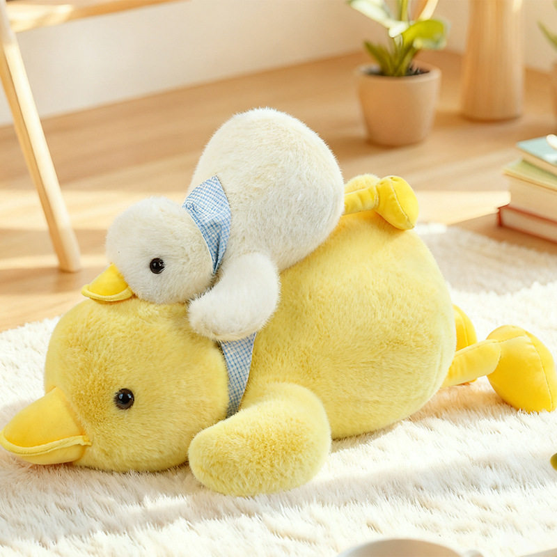 小黄鸭大白鹅毛绒公仔生日礼物
