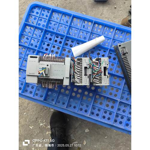 议价出售 SongHua 可程式设计控制器，型号 2PT2ADV-B