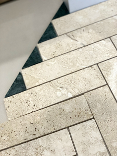 法式做旧洞石人字拼马赛克酒店卫生间复古莱姆石地砖防滑 300X300