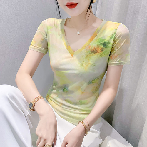 性感V领，修身显瘦，优雅迷人，