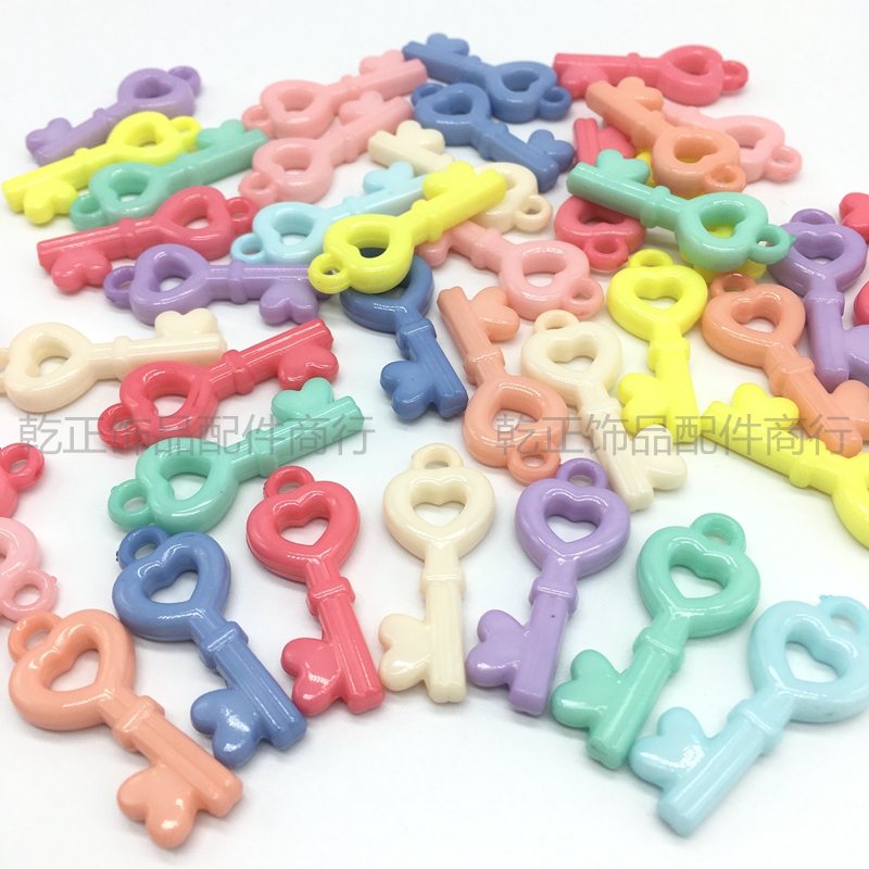 卡通爱心亚克力挂坠书包塑料珠子