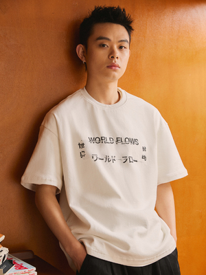 世界律动白色印花宽松版型