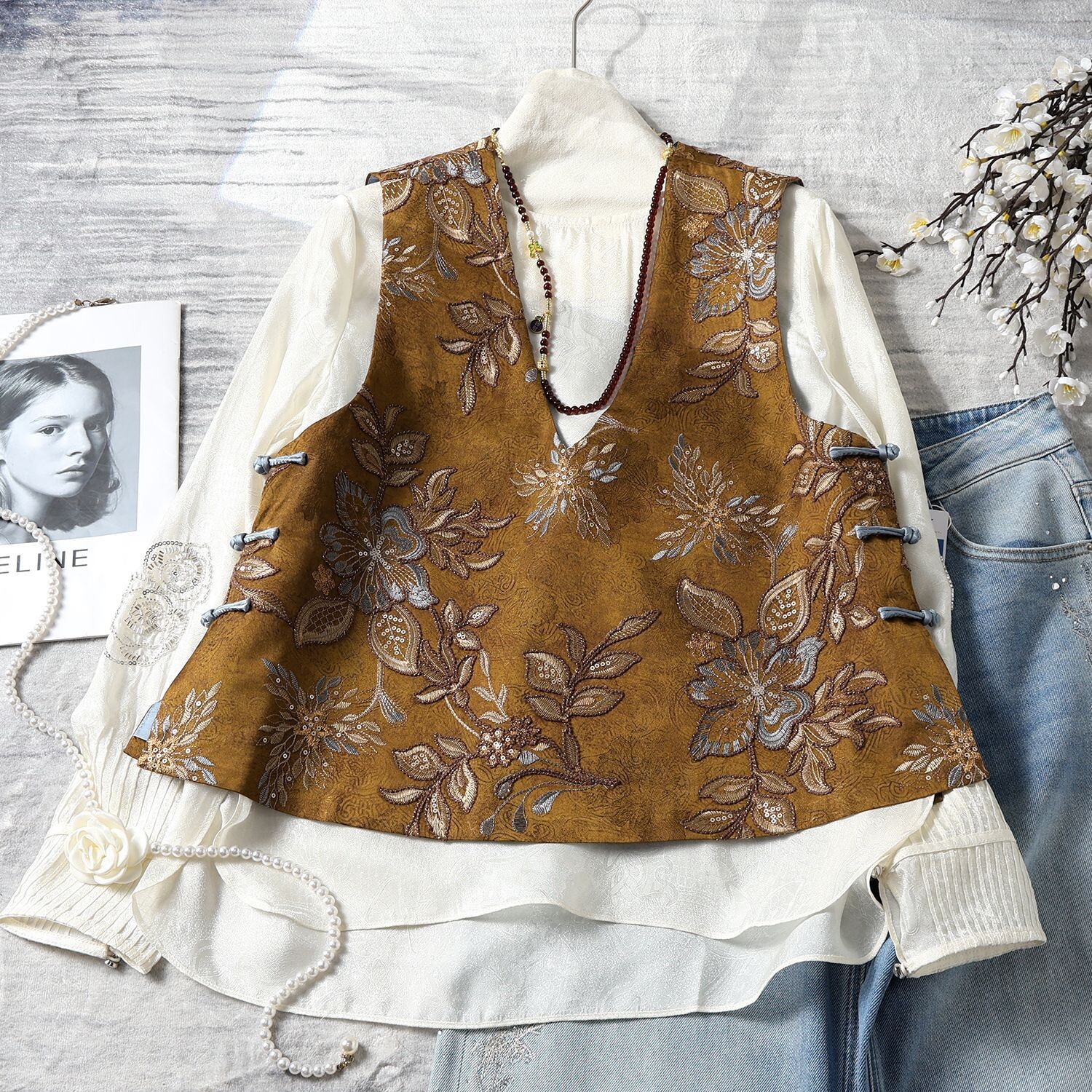 新中式人丝刺绣马甲背心女 2026春款国风圆领盘扣无袖V领坎肩上衣
