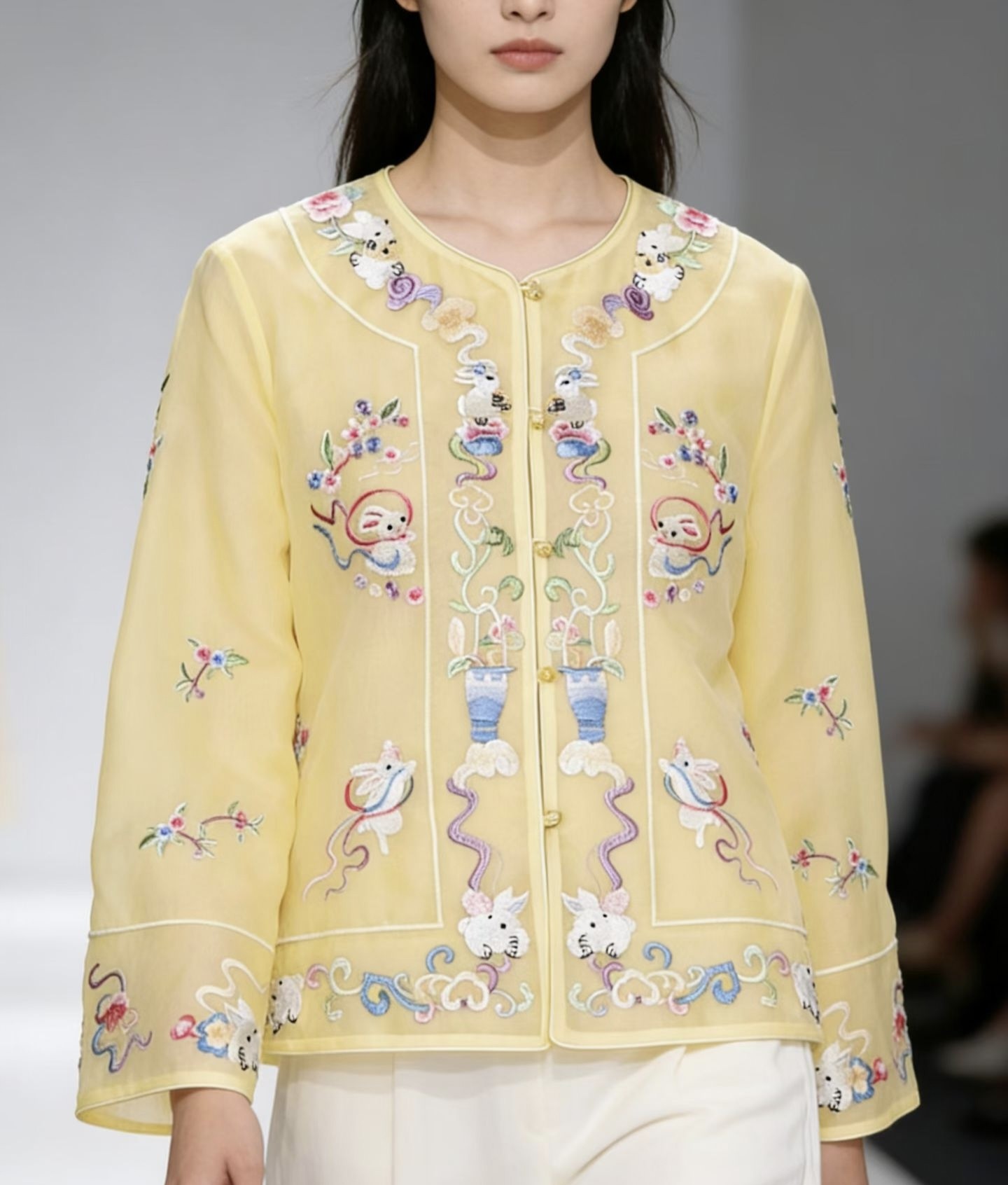2026春夏新款复古民族风圆领桑蚕丝上衣新中式国风刺绣唐装外套女