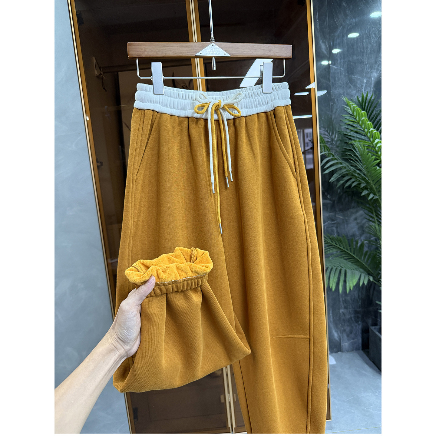 冬季时髦秘籍！加绒撞色松紧腰休闲束脚卫裤女 M272663~JS