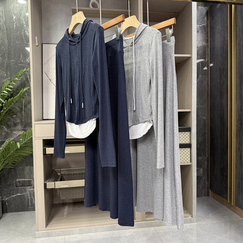 假两件连帽上衣+休闲半身裙套装