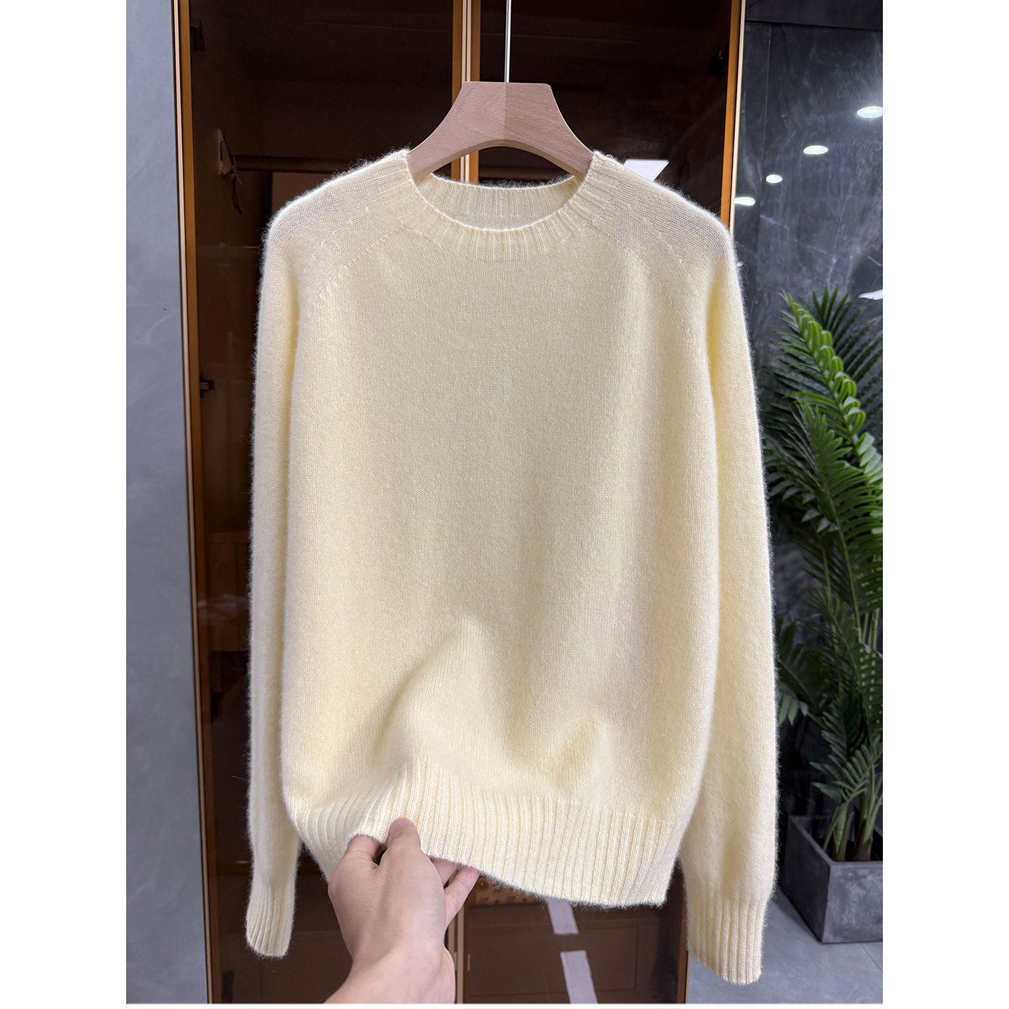 P牌羊绒圆领长袖针织毛衣