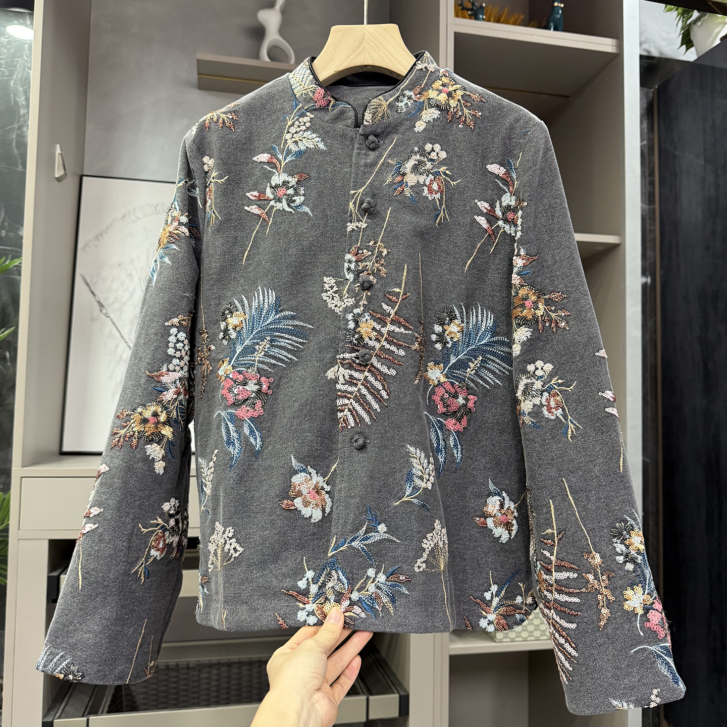 宽松刺绣亮片牛仔立领盘扣外套