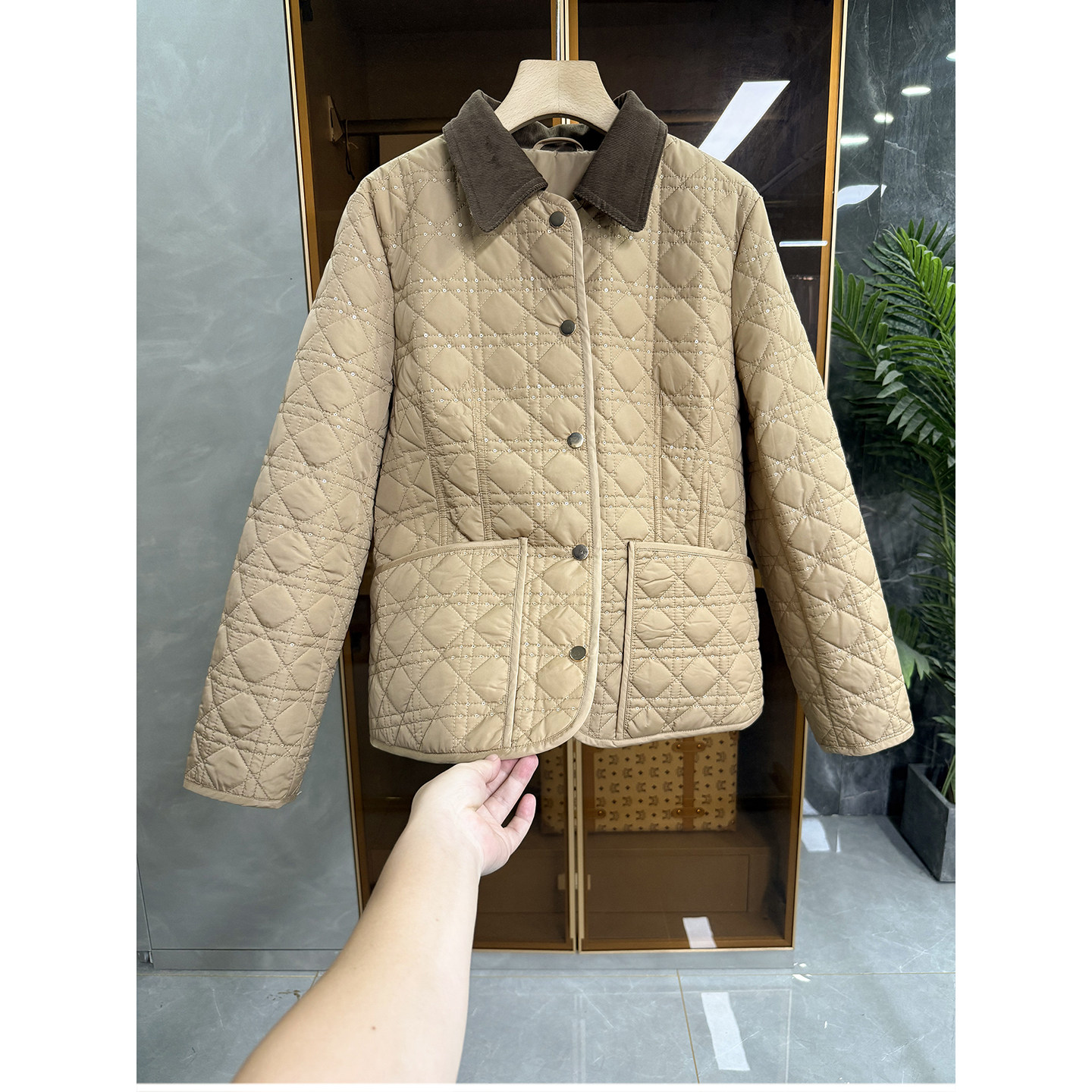 尖货!撞色翻领菱格亮片棉服外套