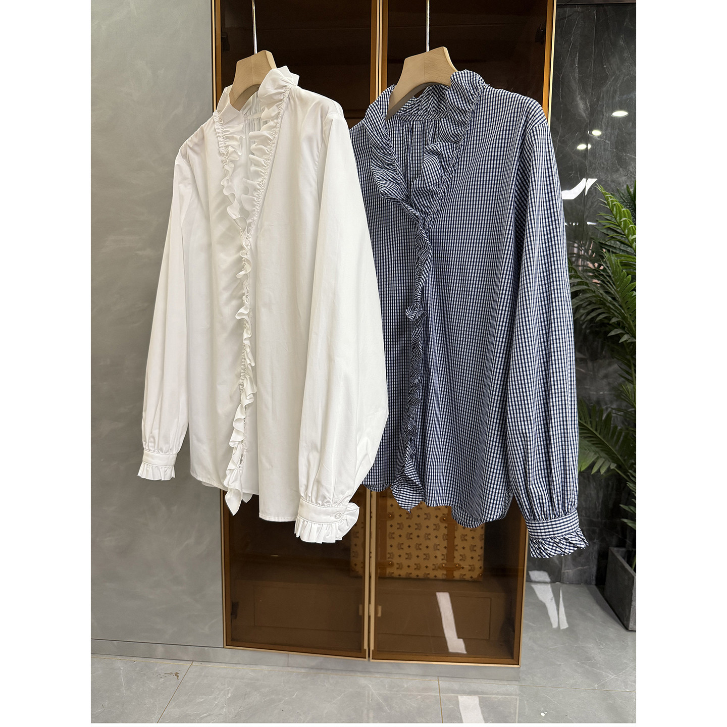 法式！美得不费力！宽松木耳边V领长袖棉衬衫上衣女   C2230~ME