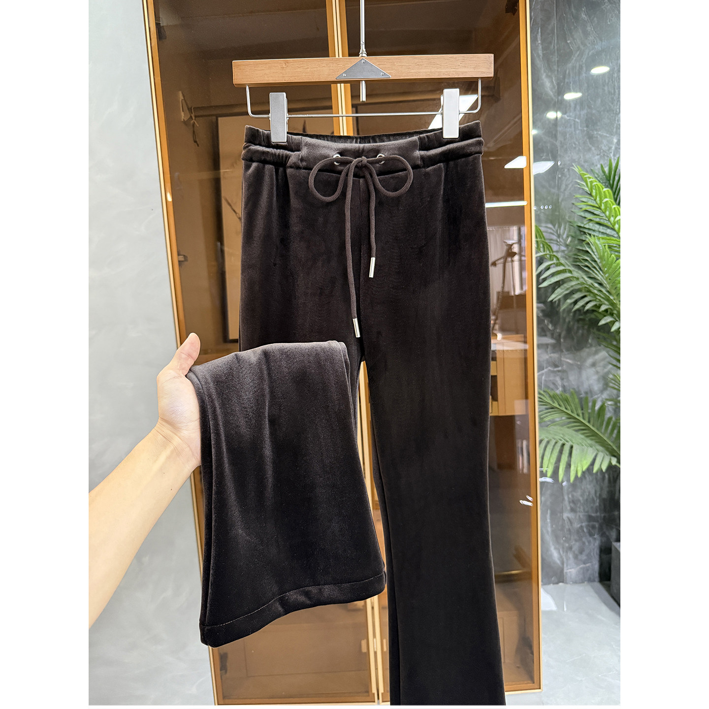 高个子收！冬季腿精！修身丝绒松紧腰加绒休闲微喇裤女M063025~JS