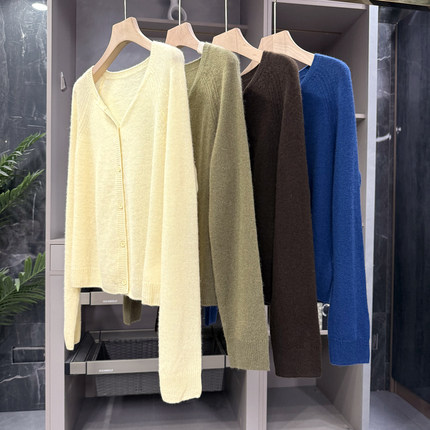 yuan单！把云朵穿身上！重磅羊绒V领针织开衫女    736556~ZY