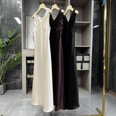 斜裁V领缎面醋酸吊带连衣裙D2836 清仓不予退换 贵气