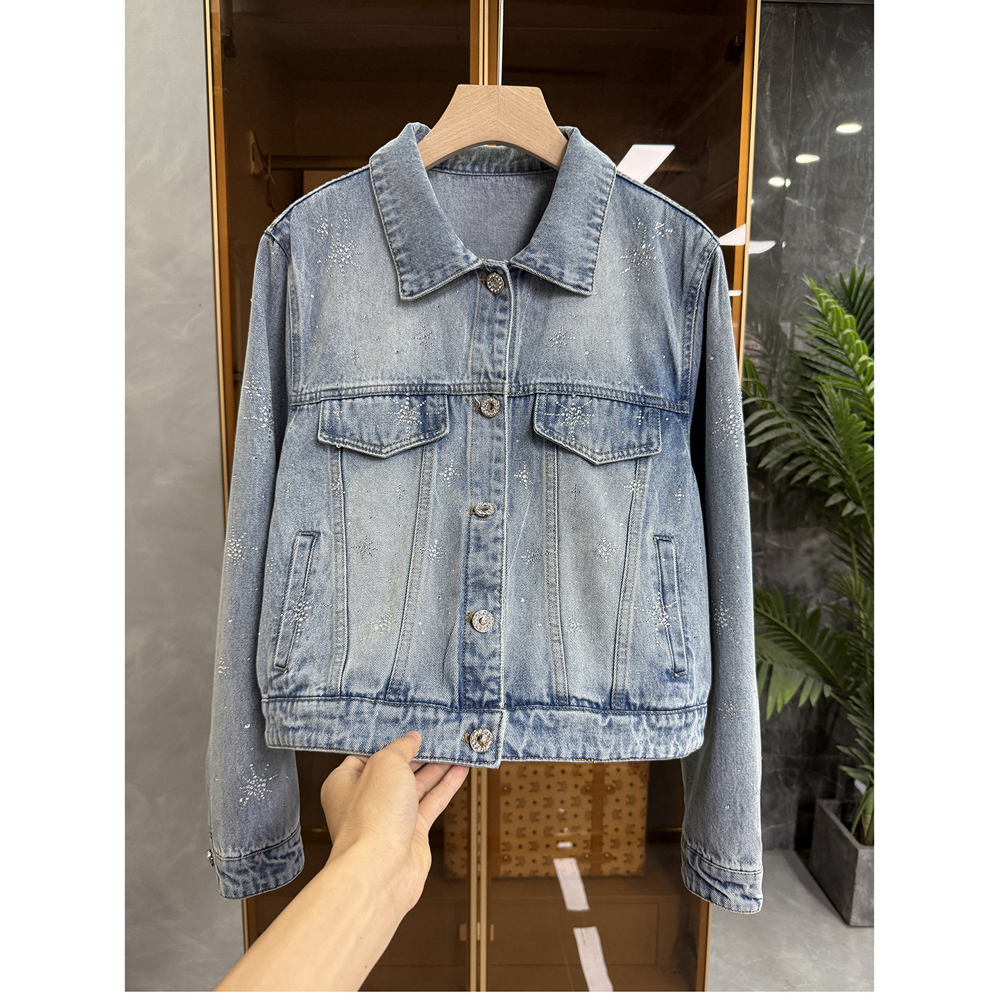 实力工厂出！重工洗水烫钻牛仔夹克短外套女   M102611~JS