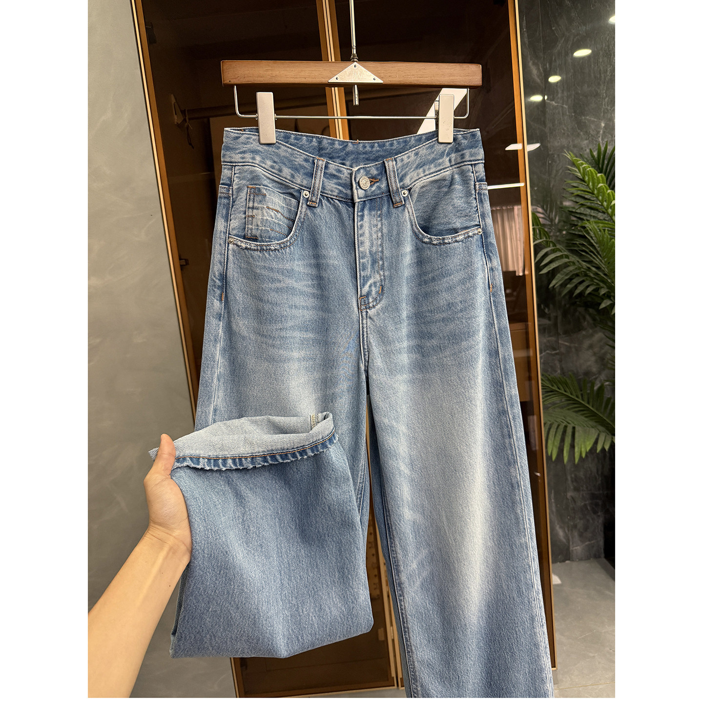 高个子收!一穿就显瘦!莱赛尔中高腰牛仔直筒裤女 M038009~JS