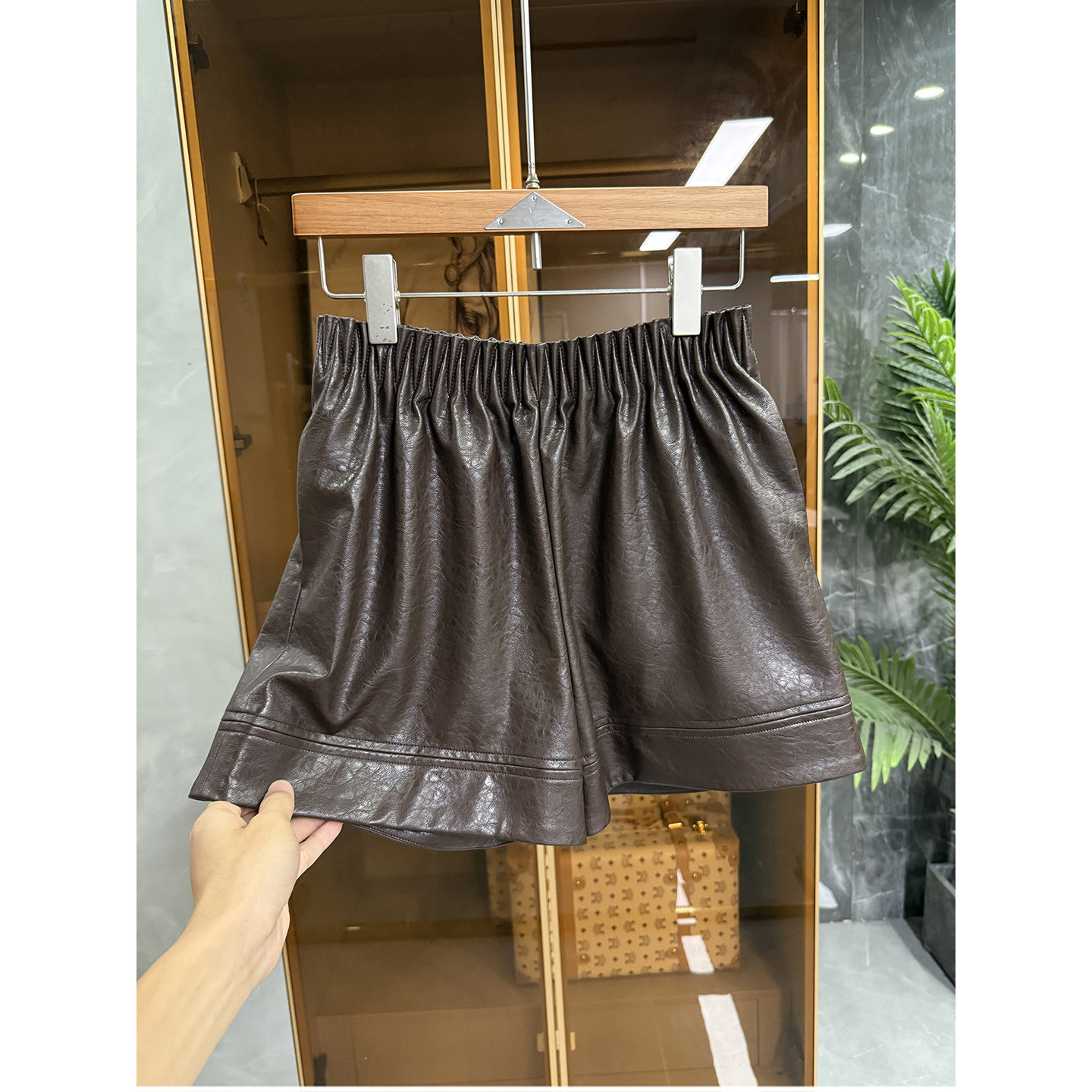 N货!蛋白皮松紧腰休闲阔腿短皮裤