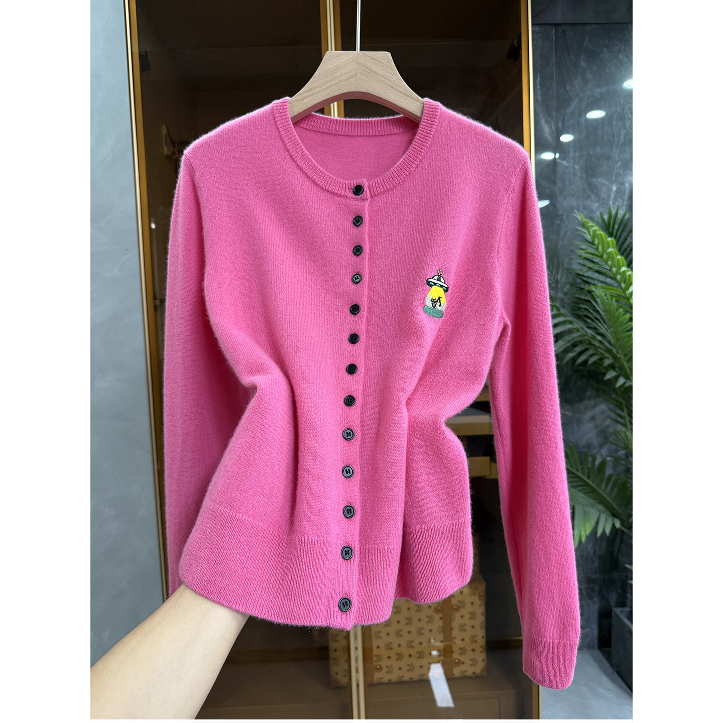 尖货柔糯羊绒圆领针织开衫短上衣