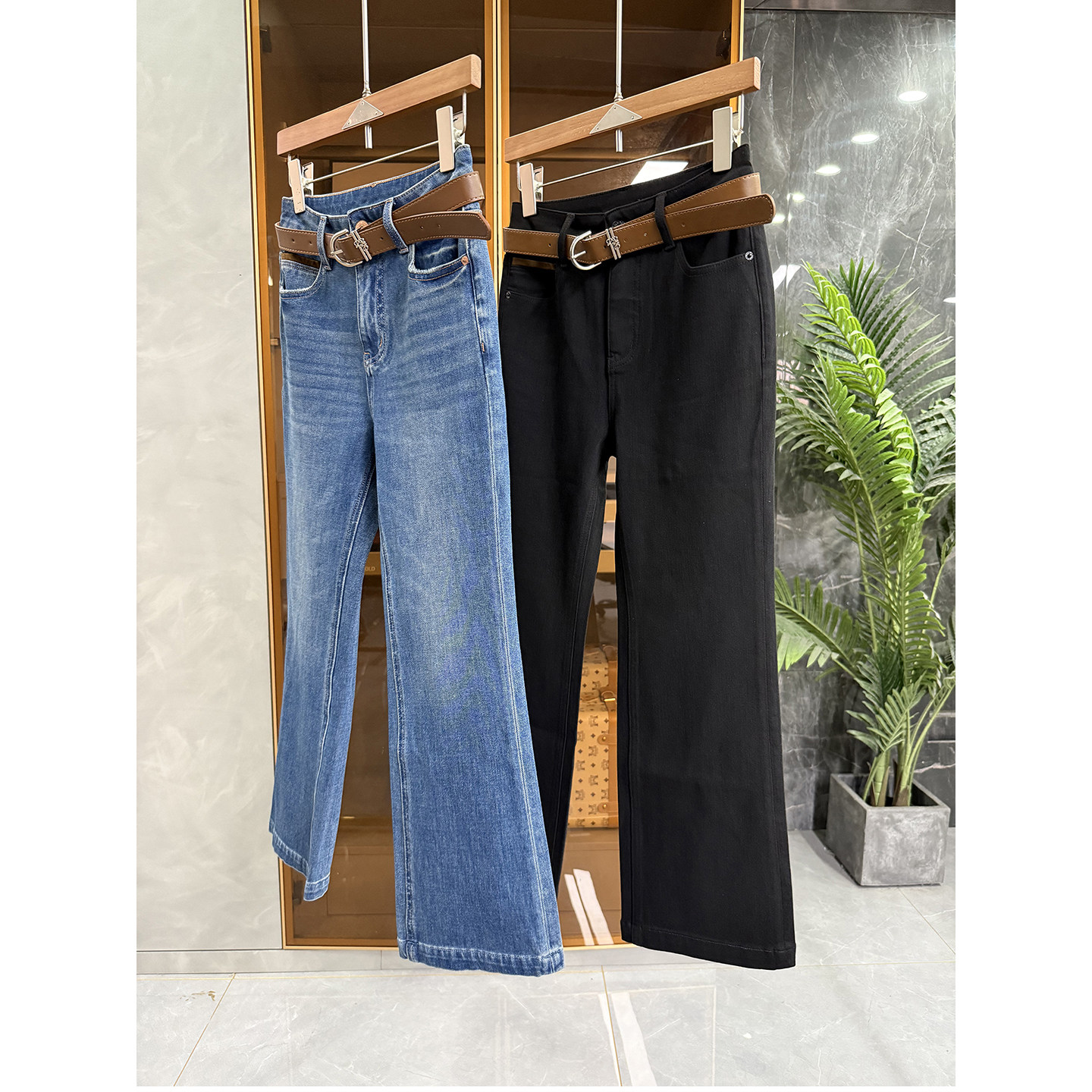 弹性中高腰微喇叭九分牛仔裤