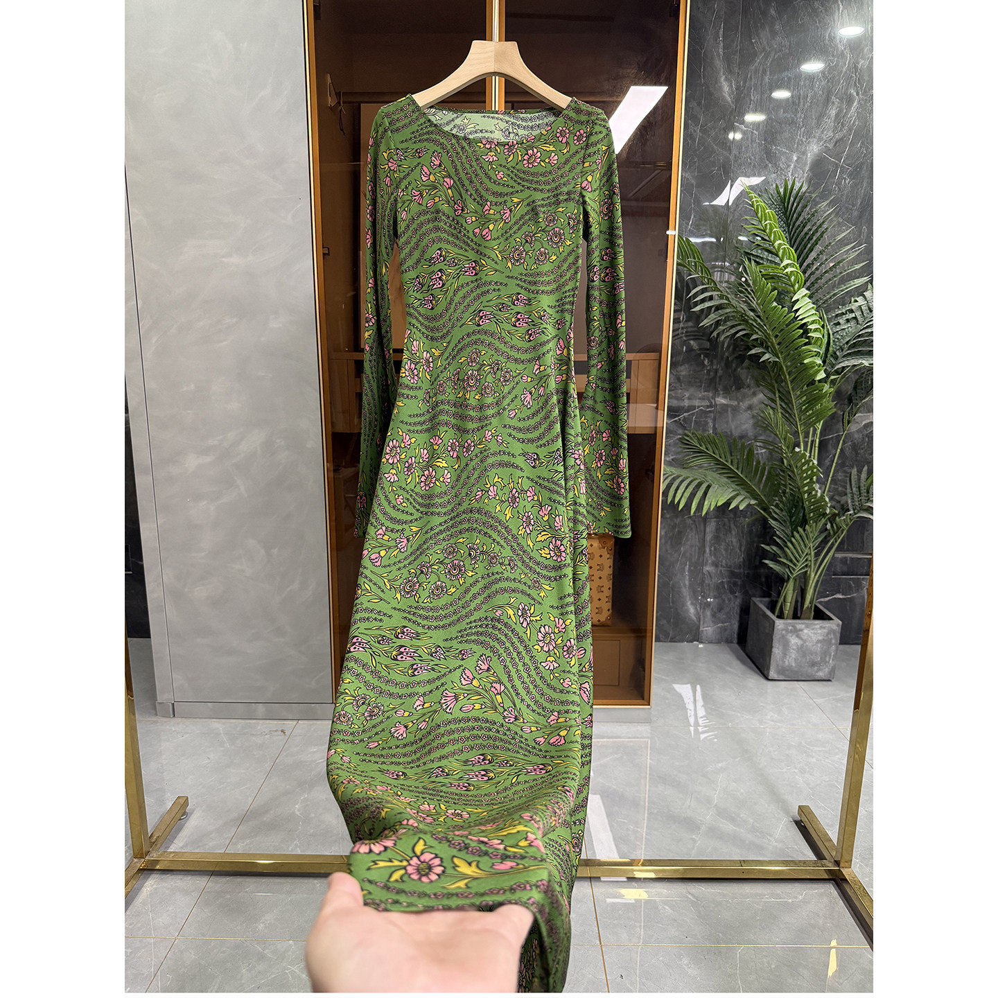 G上4K+！P牌真丝双绉复古小碎花圆领喇叭袖连衣裙   20251563~ME