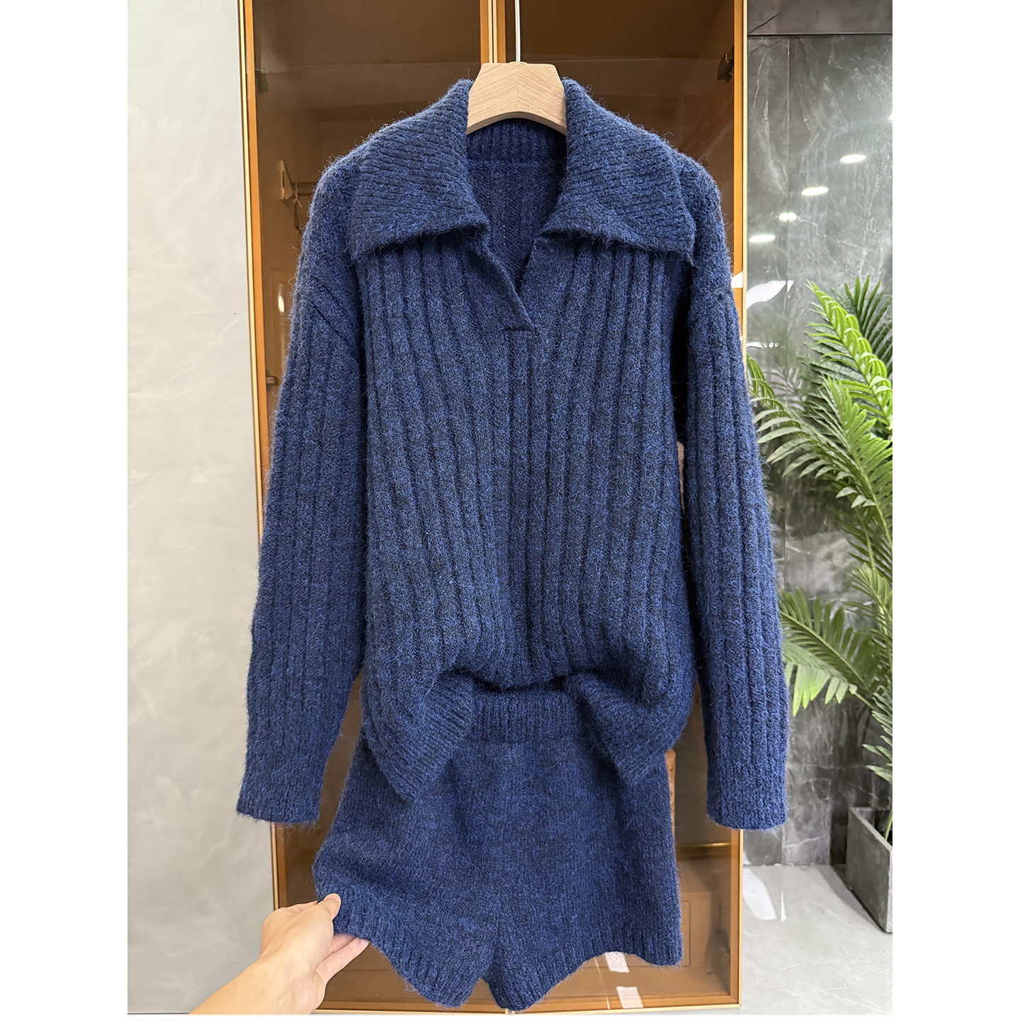 宽松翻领羊毛针织毛衣+短裤套装