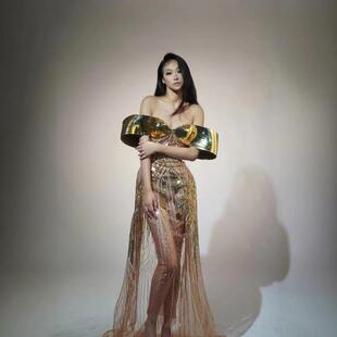 金色蝴蝶结抹胸亮片性感侧开叉网纱裙气质轻奢亮钻收腰歌手打歌服