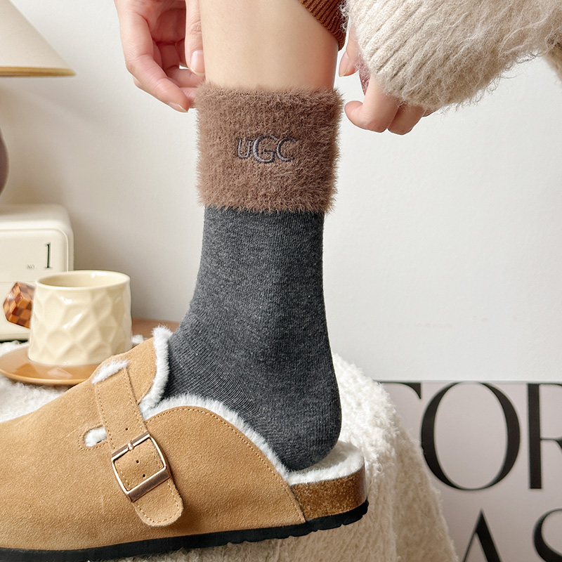 水貂绒拼接ugc刺绣保暖中筒袜