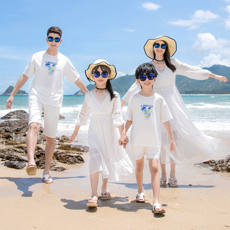 亲子装一家三口海边度假母女装沙滩裙波西米亚白色超仙长袖连衣裙