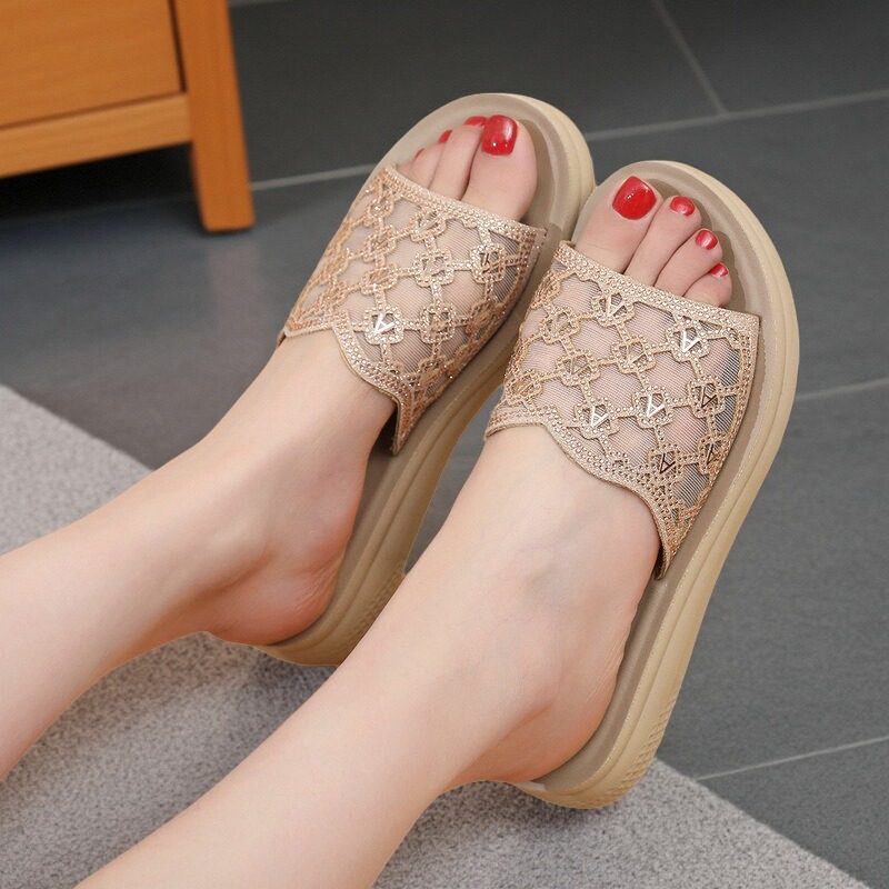 2025夏季妈妈凉拖鞋中年女士平跟软底平底防滑大码老人拖鞋女凉鞋