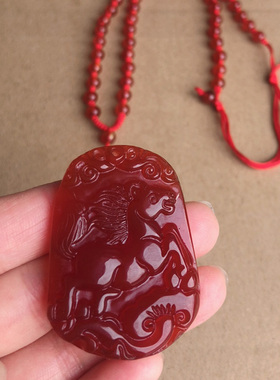 天然红玛瑙生肖马吊坠玉 男女如意马上来财 红色马龙年吉祥送证书