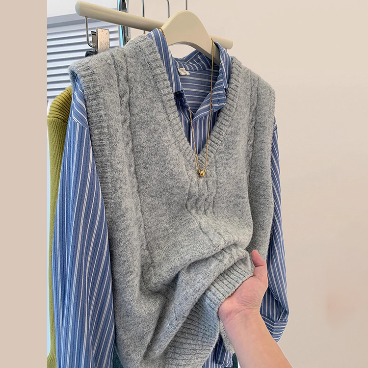 灰色软糯风麻花针织马甲女春秋坎肩无袖毛衣背心叠穿上衣马夹外套