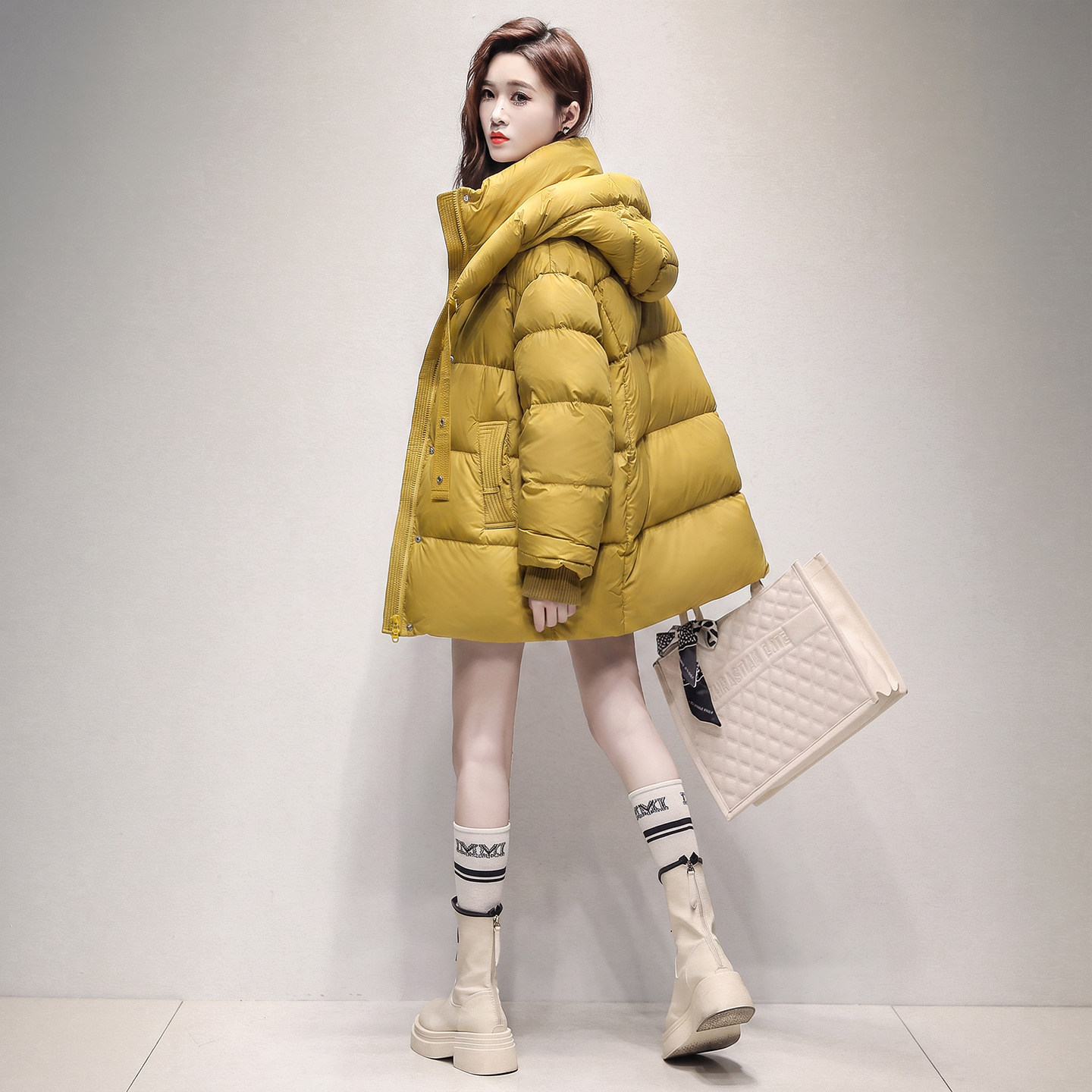 云朵泡芙羽绒服女中长款2026冬季新款织带装饰面包服可拆卸帽外套