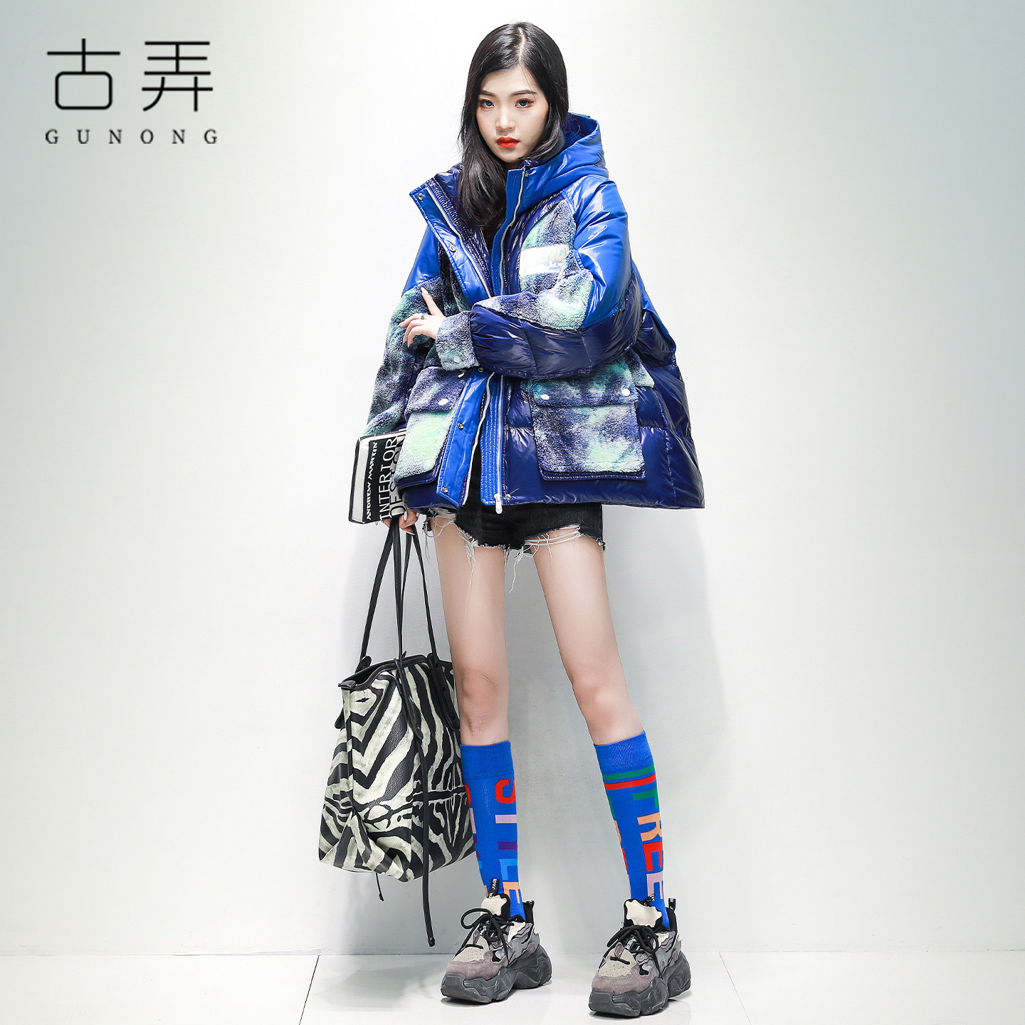 潮牌撞色羽绒服女2025冬季新款印花连帽高级感保暖超好看时尚外套,女装/女士精品,羽绒服,淘宝优惠券,粉丝福利购,淘宝优惠卷