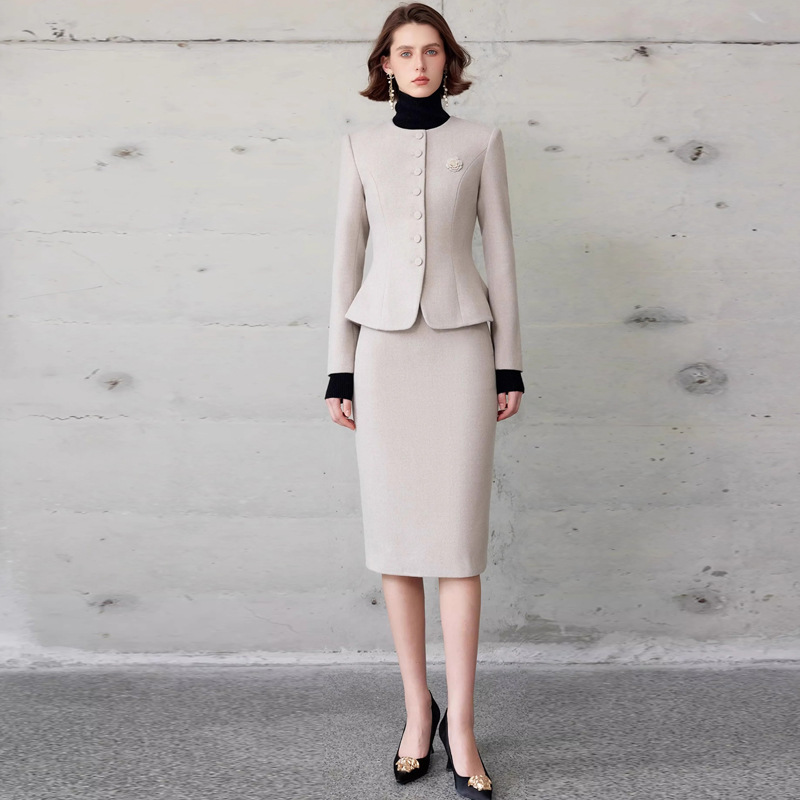 AD燕麦色圆领西装套装2024秋冬爆款气质女神范职业装半身裙两件套