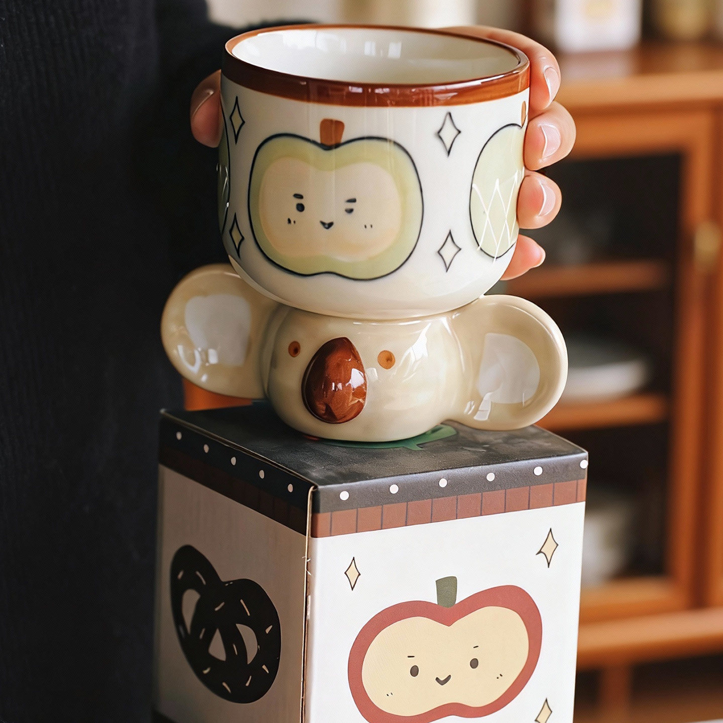 泽滕家高脚杯子手握咖啡拿铁拉花