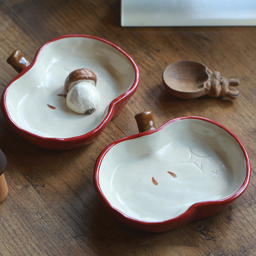 泽滕家可爱苹果造型陶瓷盘子红色