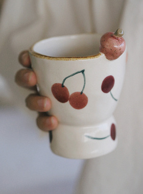 泽滕家手握杯子下午茶咖啡牛奶拿铁拉花手绘小清新日式可爱釉下彩