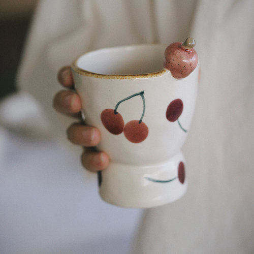 泽滕家手握杯子下午茶咖啡牛奶杯