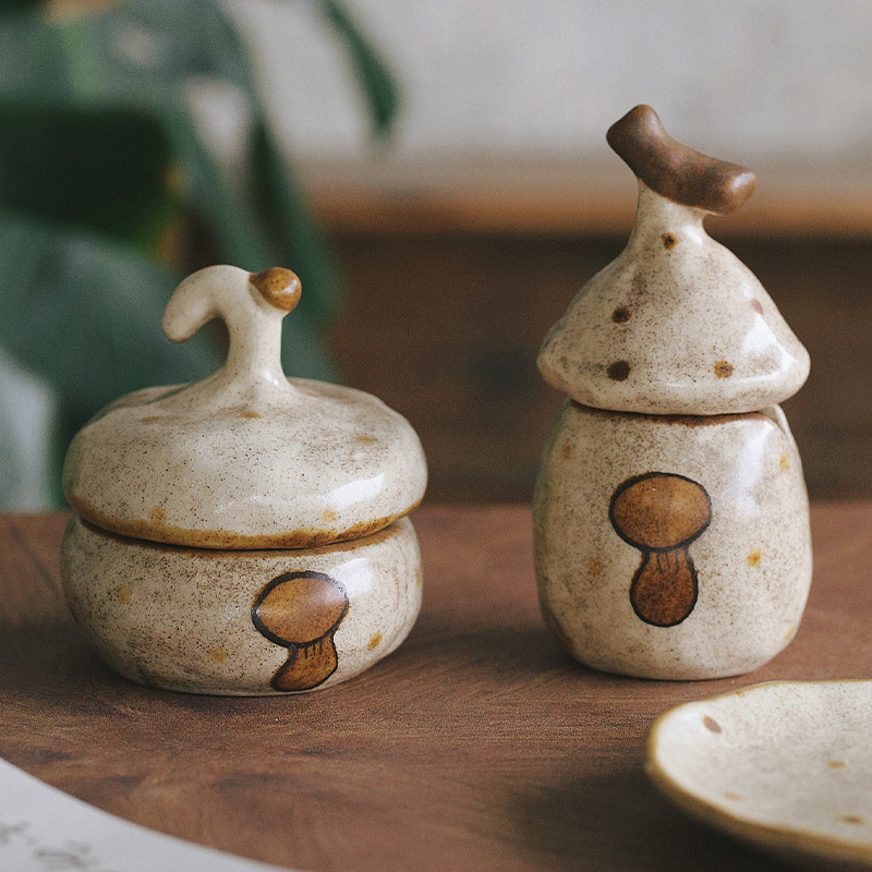 泽滕家陶瓷收纳小罐子迷你可爱带盖原创意蒸鸡蛋盅厨房调味佐料瓶